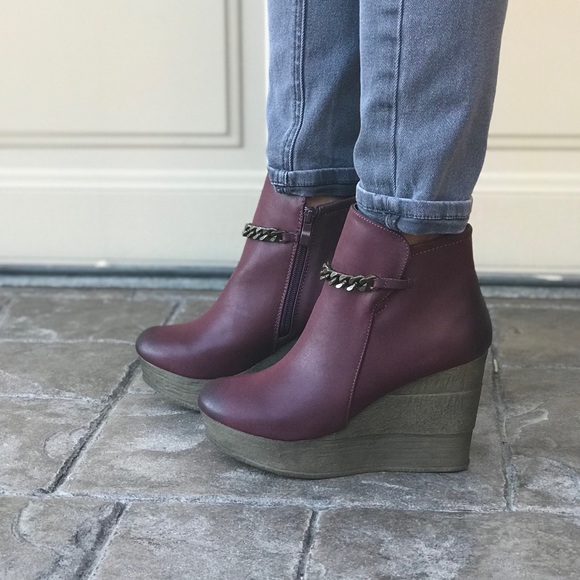NIB Red Wine Chain Platform Wedge Ankle Boots - Picture 2 of 7